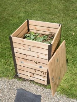 Cedar Compost Bin -Garden Supply Store 8597527 1335 tif