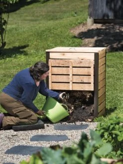 Cedar Compost Bin -Garden Supply Store 8597527 3145 tif