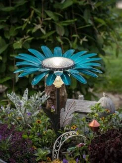Desert Steel Daisy Solar Light -Garden Supply Store 8599556 07V tif