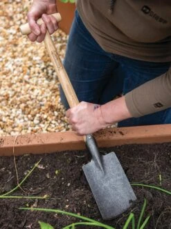 Gardener’s Lifetime Perennial Spade With Short T-Handle -Garden Supply Store 8600310 3318 tif