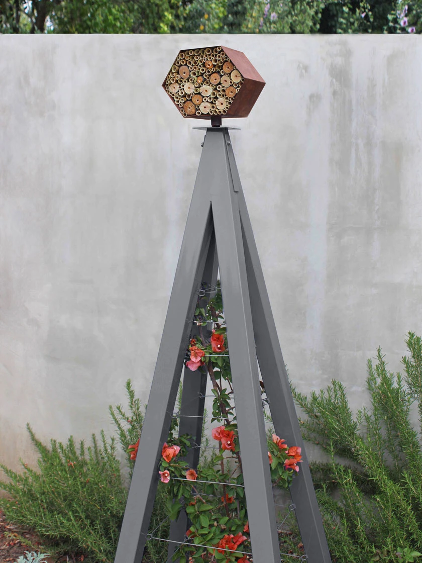 Bee Bungalow + Akoris Garden Tuteur Jr. 5 Bee Bungalow + Akoris Garden Tuteur Jr. - Image 3