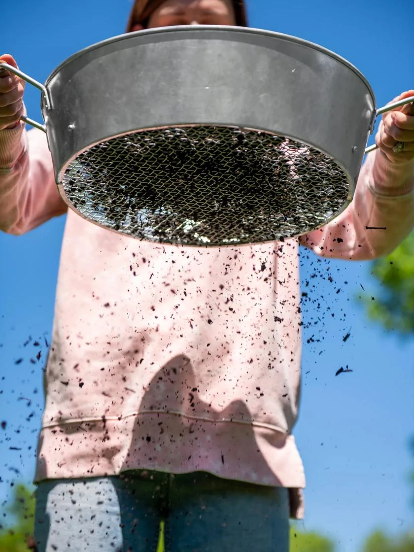 Gardener's Compost Soil Sifter 3 Gardener's Compost Soil Sifter